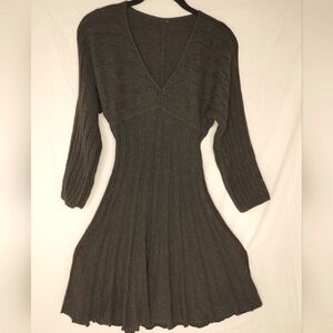 Grey Ribbed V-neck SWEATER DRESS Form‎ Fitting Flare Skirt Sz S 3/4 Sleeve